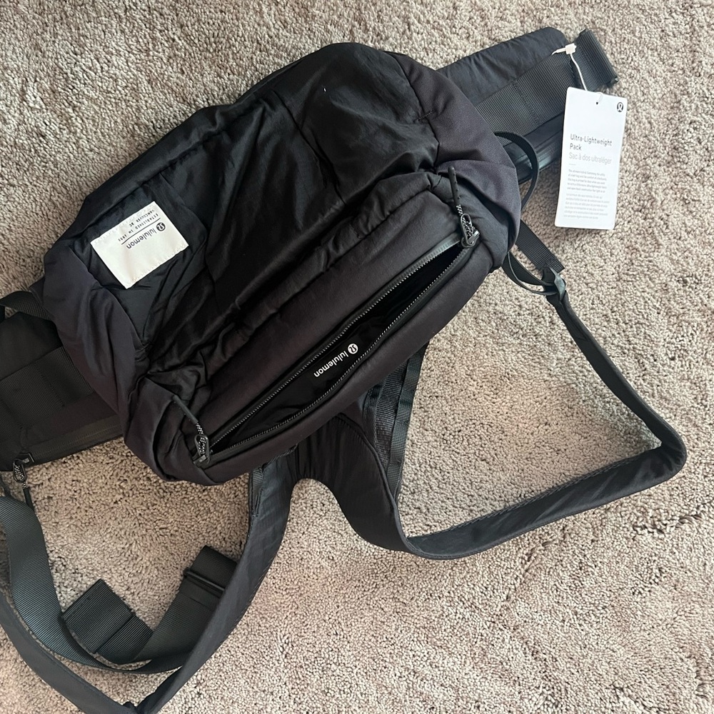 Lululemon ultra lightweight pack black NWT